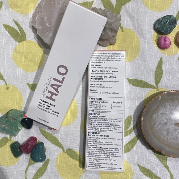 Smashbox halo, healthy glow all in one tinted moisturizer SPF 25 - Picture 5 of 6